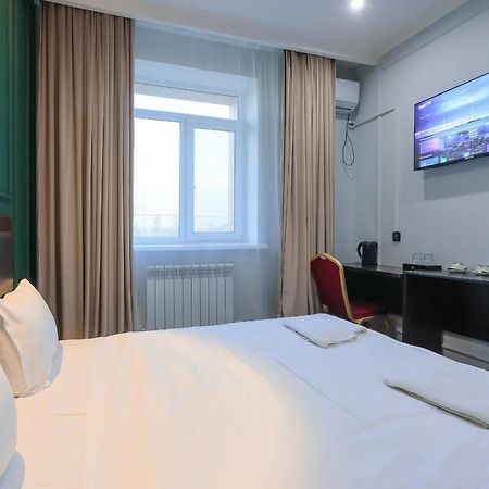Hotel Vivaldis Almaty Bagian luar foto