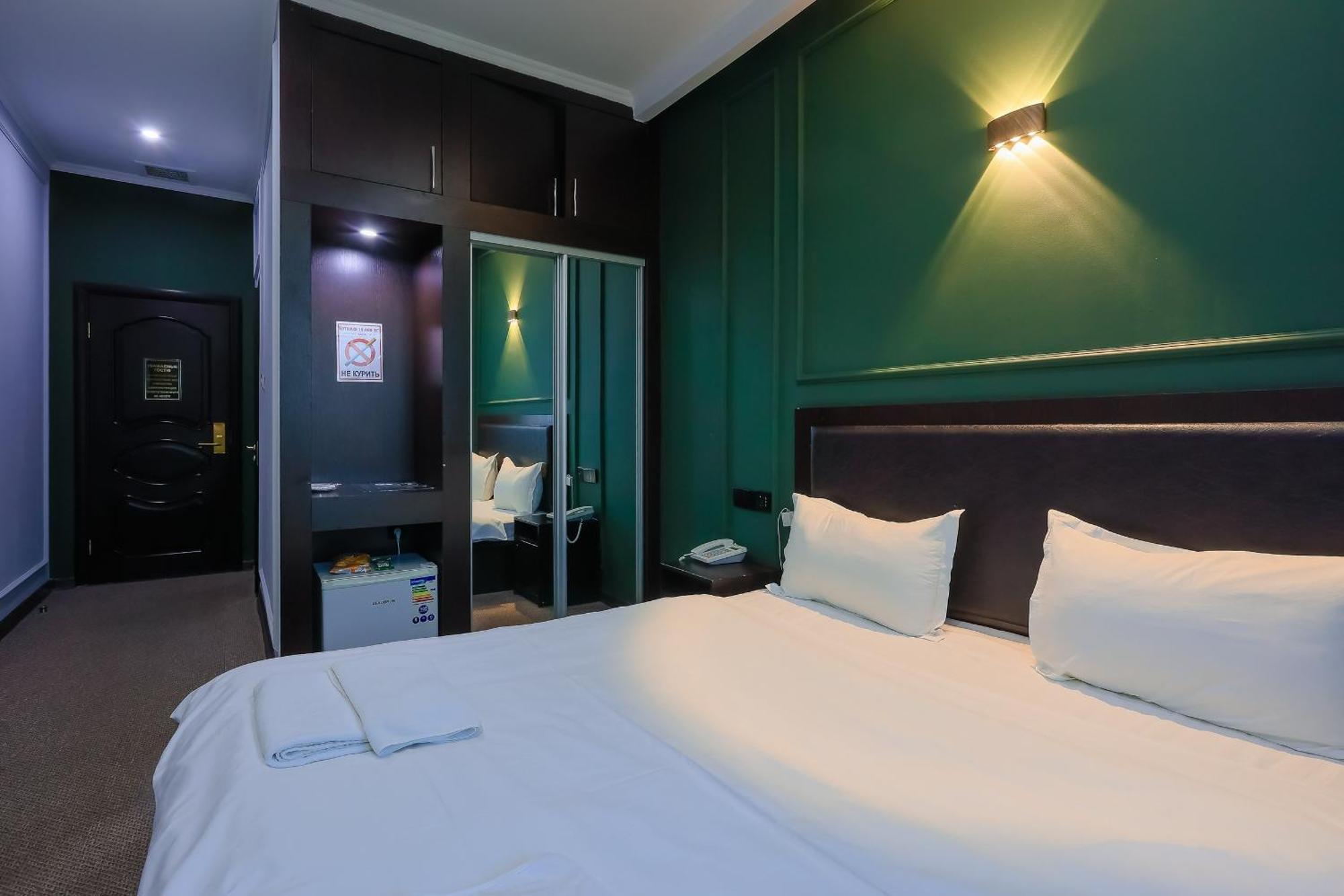 Hotel Vivaldis Almaty Bagian luar foto