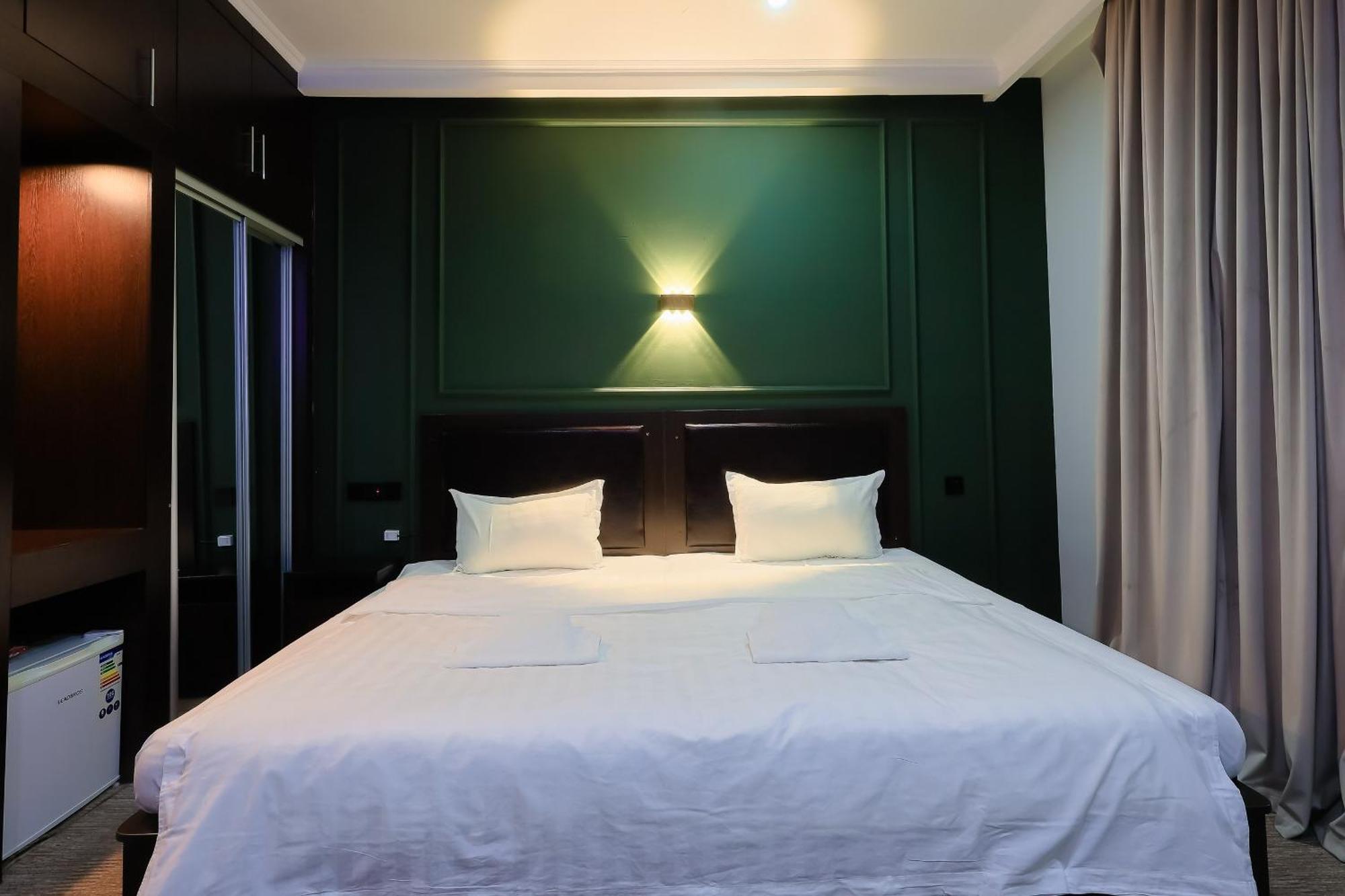 Hotel Vivaldis Almaty Bagian luar foto