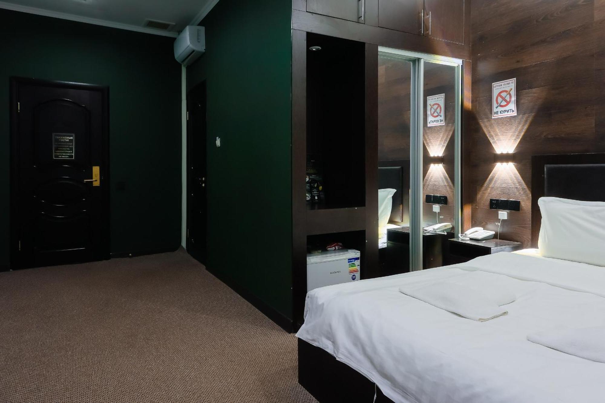 Hotel Vivaldis Almaty Bagian luar foto